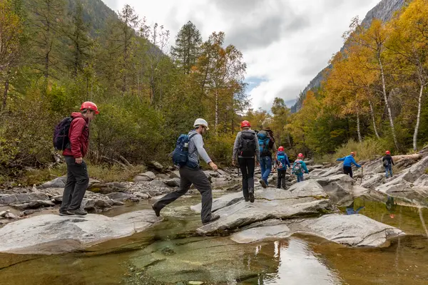 Menschen am Goldwaschen