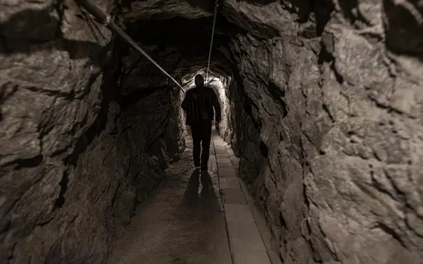Tunnel durch das Fort Gondo